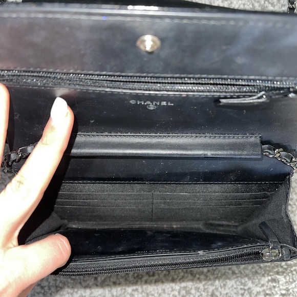 Chanel timeless patent leather wallet on chain - Picture 4 of 6